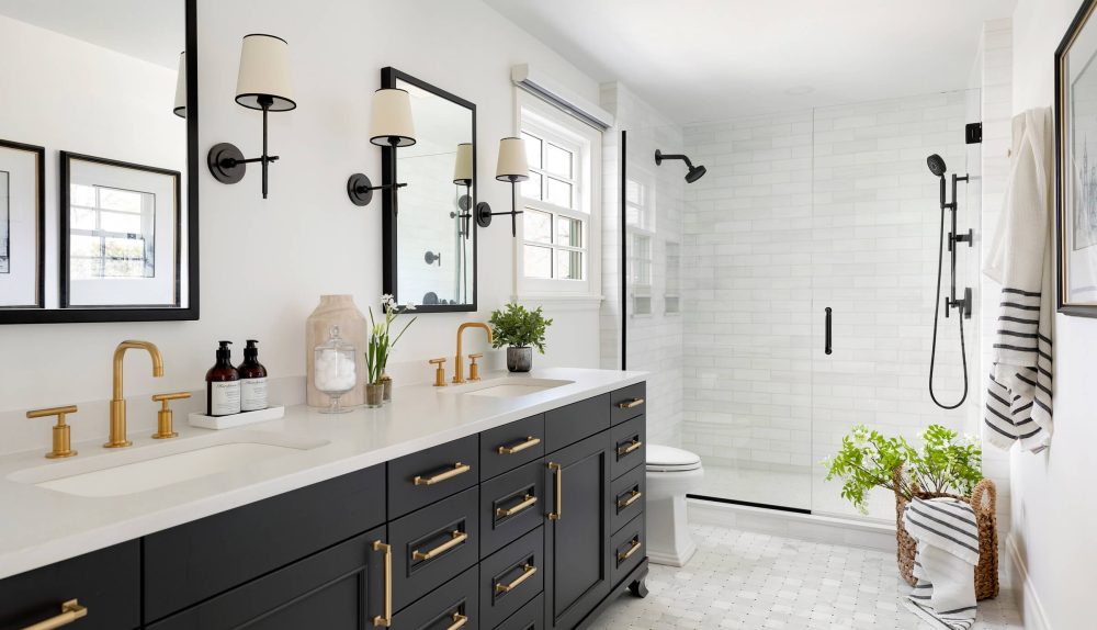 Elegant bathroom design with modern fixtures and a spacious feel.
